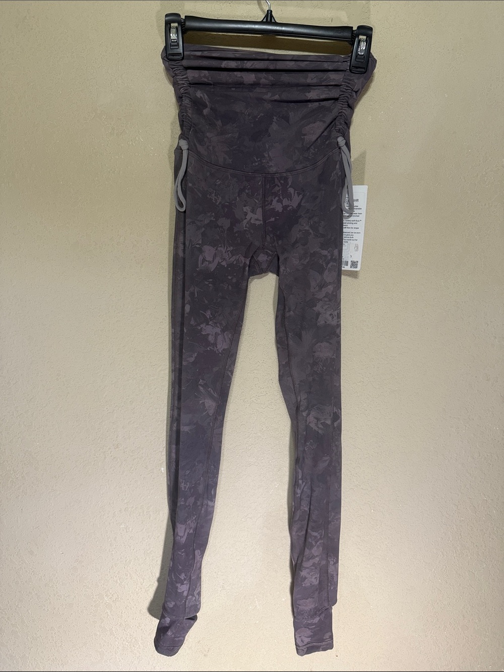 lululemon hug your core tight 28”Charcoal Floral Fold-Over Waist